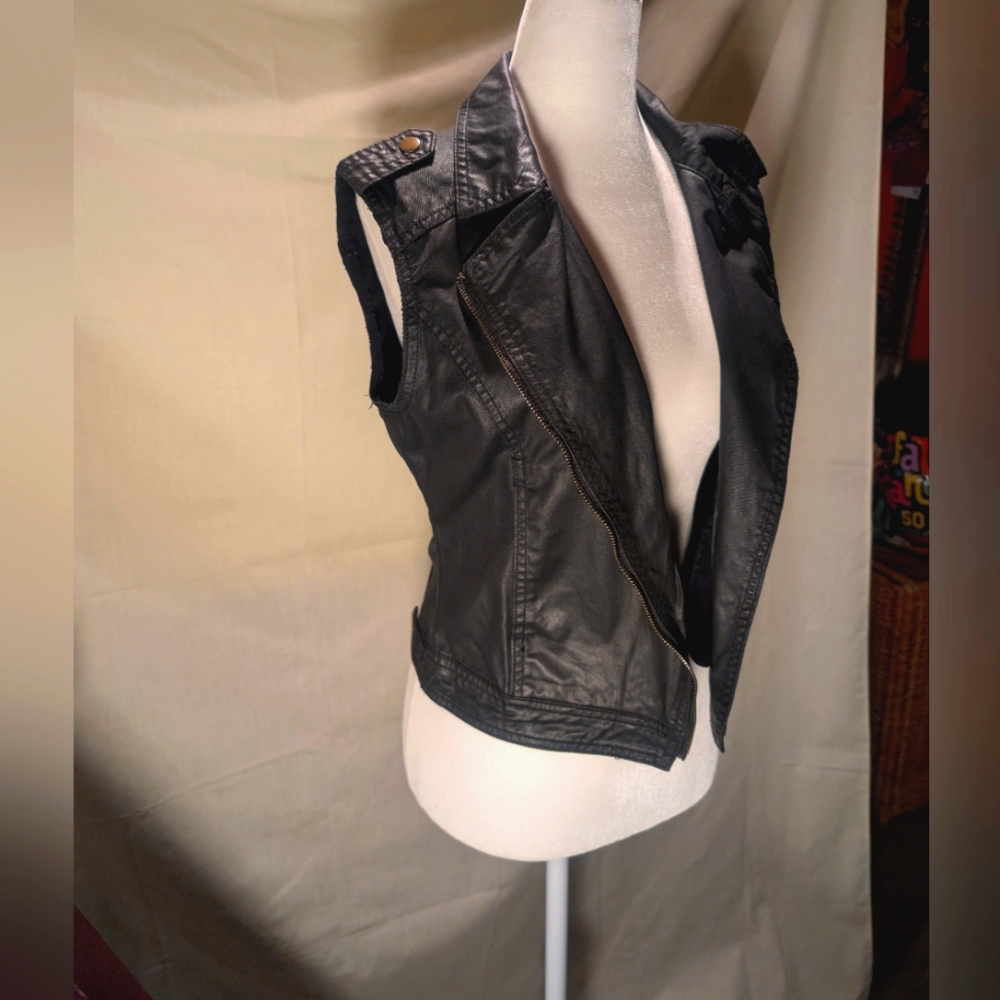 Black 100% Cotton Sleeveless Jacket
